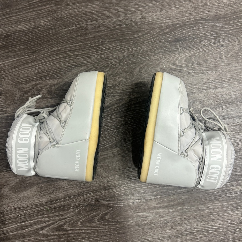 Moon Boot Gray and White Winter Boots